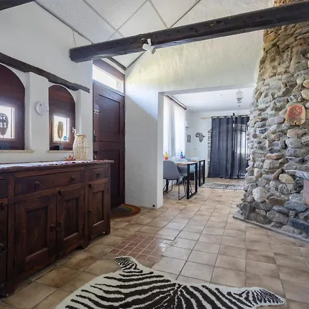 Rafikis Nest Inc Breakfast לינה וארוחת בוקר *