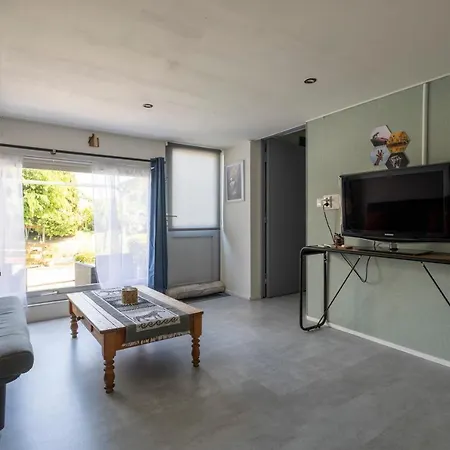 לינה וארוחת בוקר Rafikis Nest Inc Breakfast