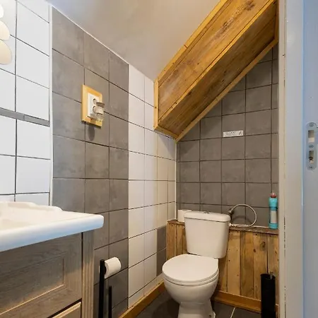 Rafikis Nest Inc Breakfast לינה וארוחת בוקר *